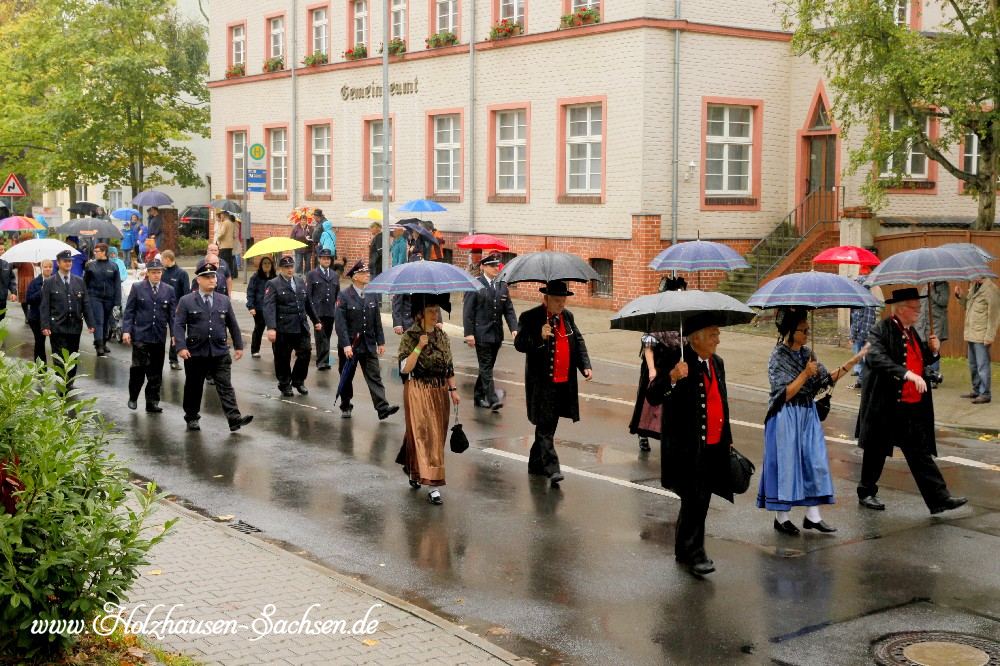 Festumzugteilnehmer der Holzhausener Partnergemeine March im Breisgau