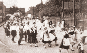 Erntedankfest in Holzhausen während der Dreißiger Jahre