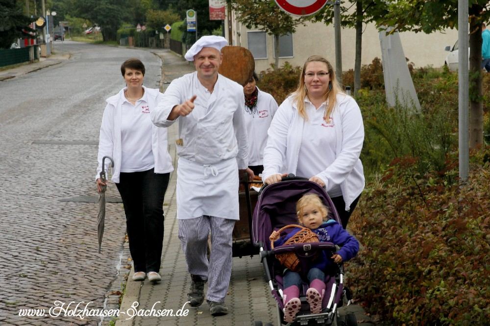 Festwagen der Bckerei Steuernagel aus Holzhausen