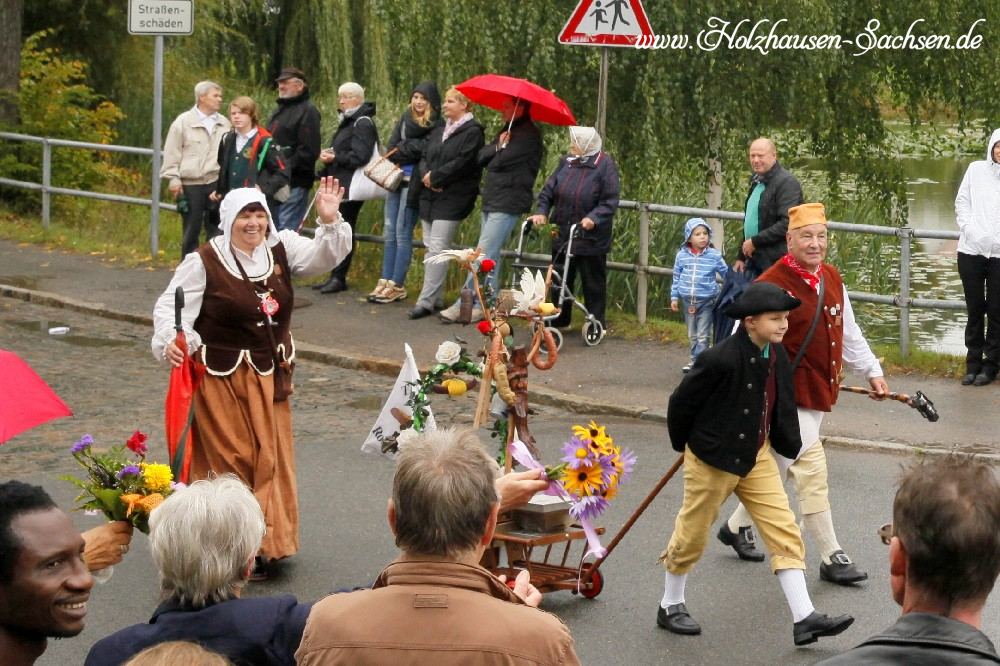 Festbesucher vom Bratwurstmuseum aus Holzhausen in Thringen