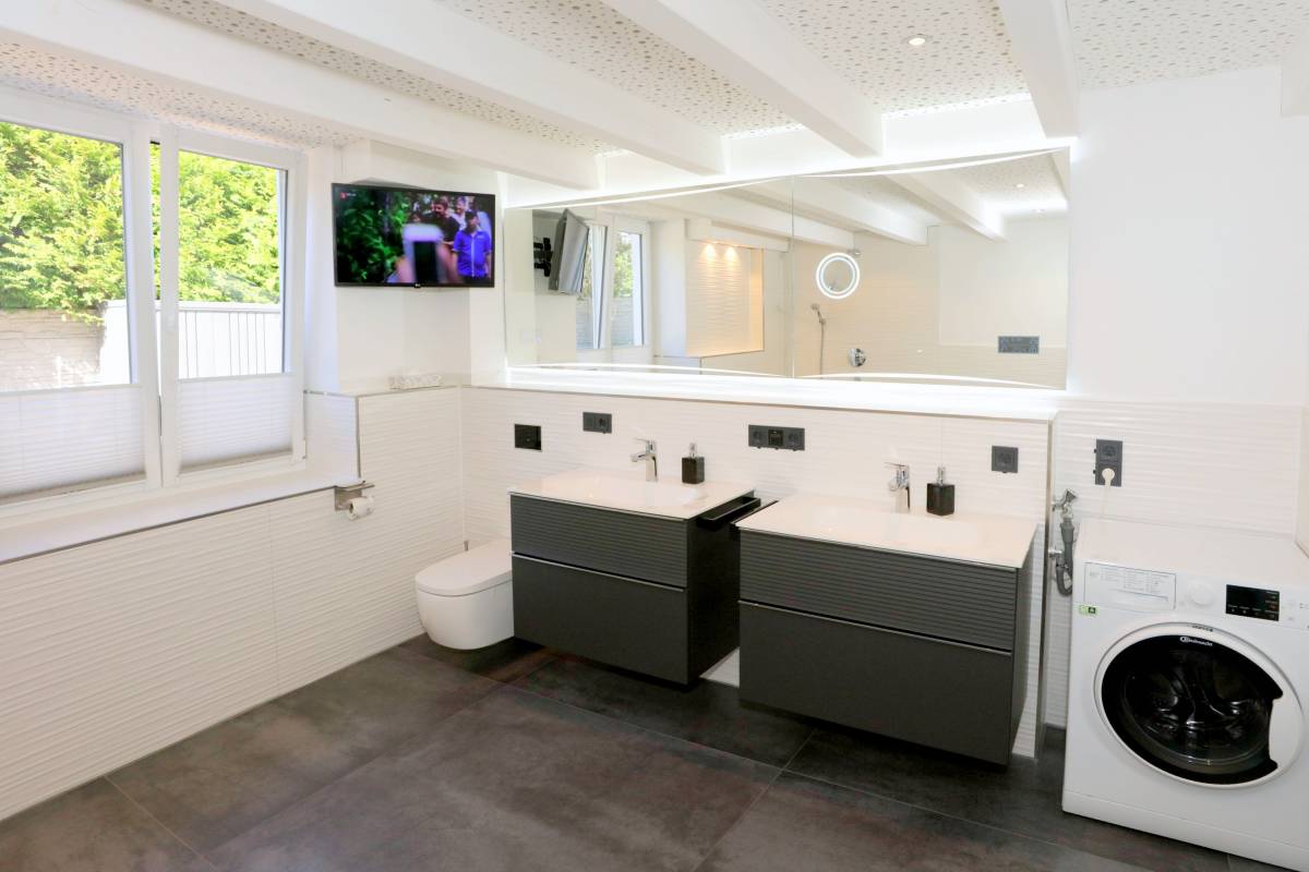 Exklusive Mietwohnung Leipzig Holzhausen - Hochwertige Badausstattung mit Wanne und Dusche