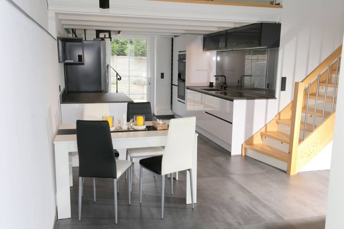 Exklusive Mietwohnung Leipzig Holzhausen - Hochmoderne Einbaukche mit exlusiven Elektrogerten 