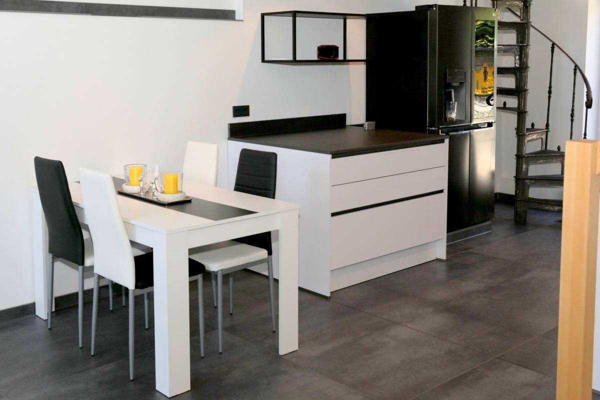 Exklusive Mietwohnung Leipzig Holzhausen - Hochwertige grifflose Design Kchenmbel