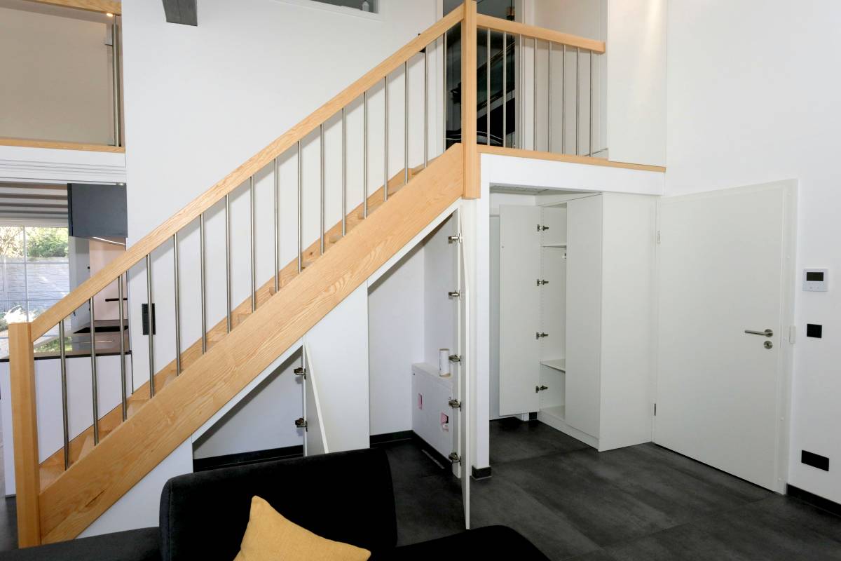 Exklusive Mietwohnung Leipzig Holzhausen -Einbauschrnke unter dem Zugang zum Schlafzimmer
